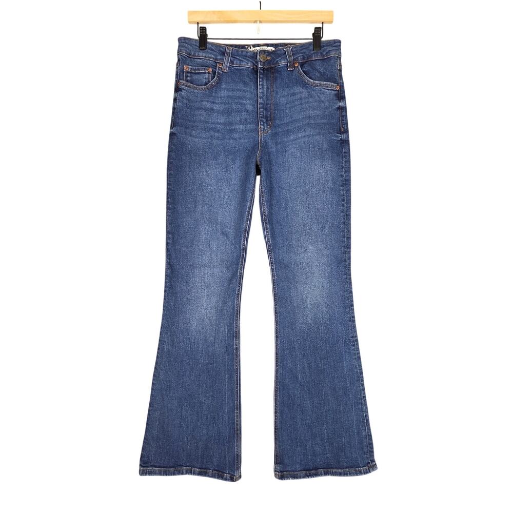 ZARA CLASSIC WOMEN’S BLUE LIGHT‑WASH FLARED MID-RISE JEANS – SIZE 12